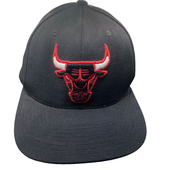 Chicago Bulls Baseball Hat Mitchell & Ness Hardwood Classics Wool Black Red - Picture 3 of 11